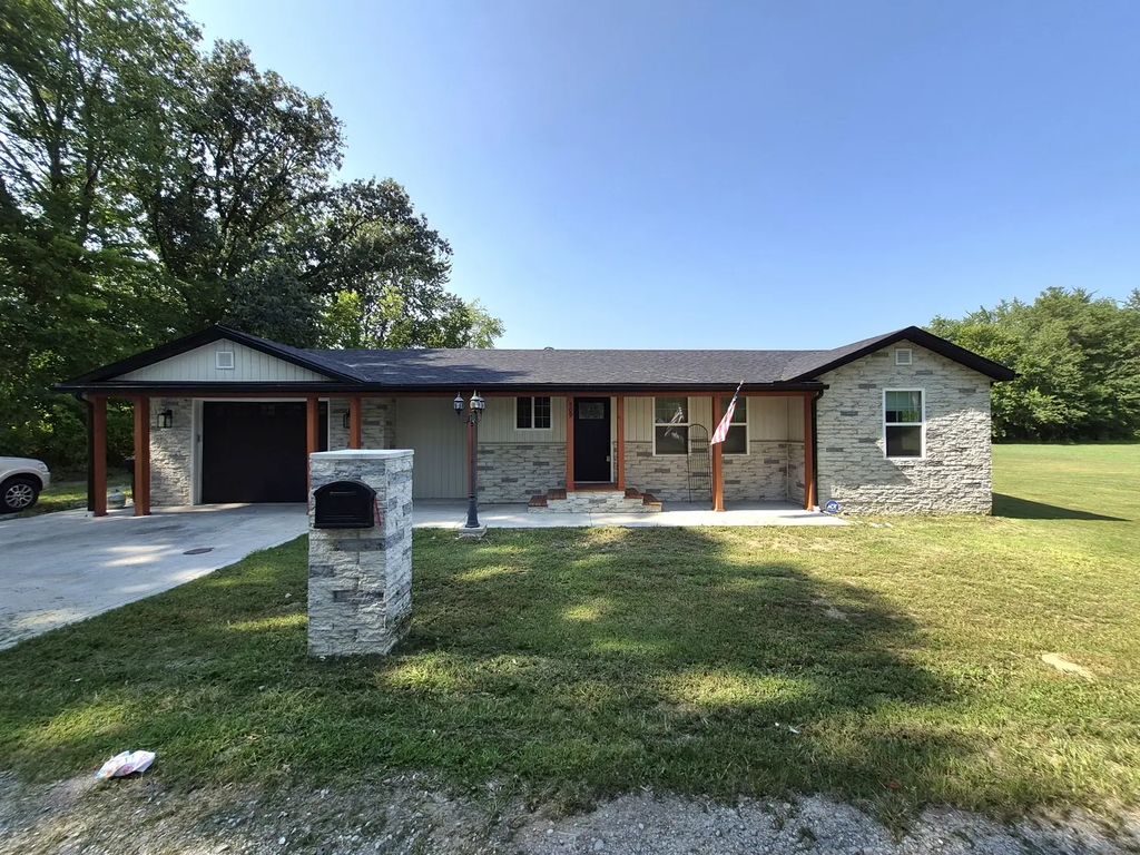509 W Maple Street, Buckner