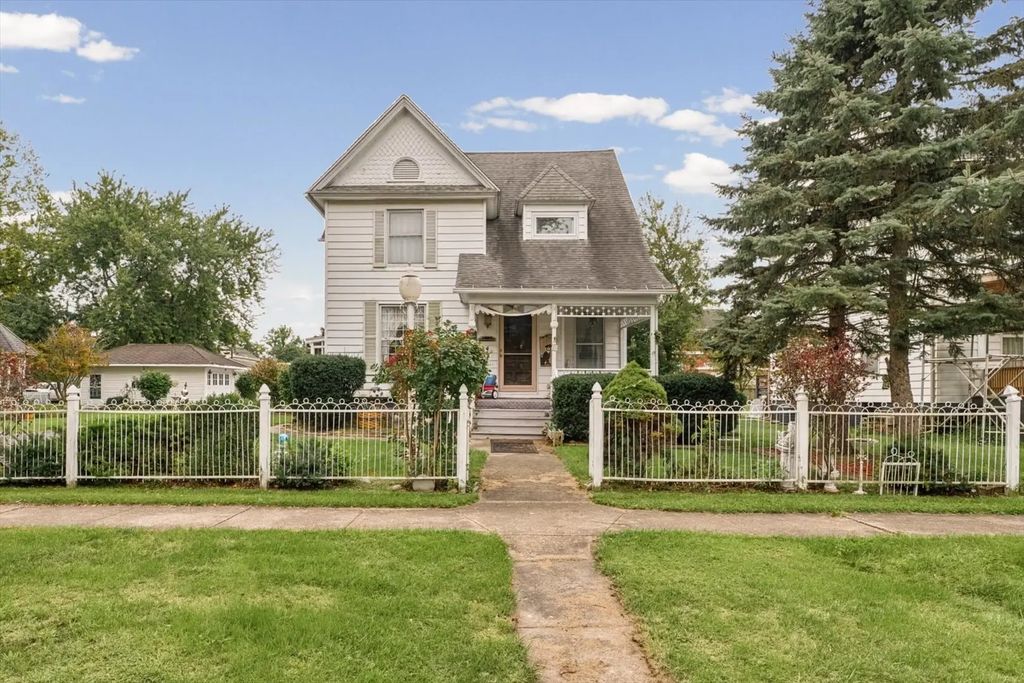 434 W Center Street, Paxton