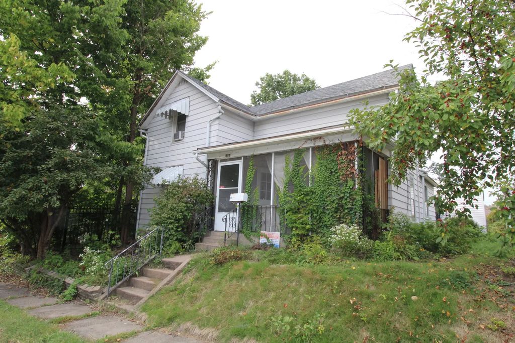 512 E High Street, Davenport