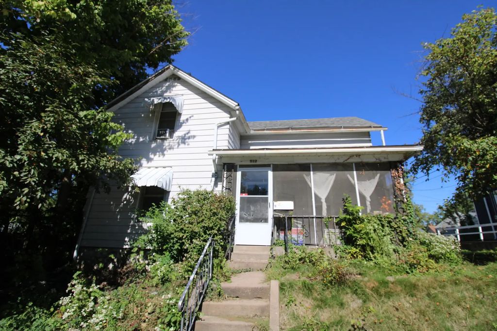 512 E High Street, Davenport