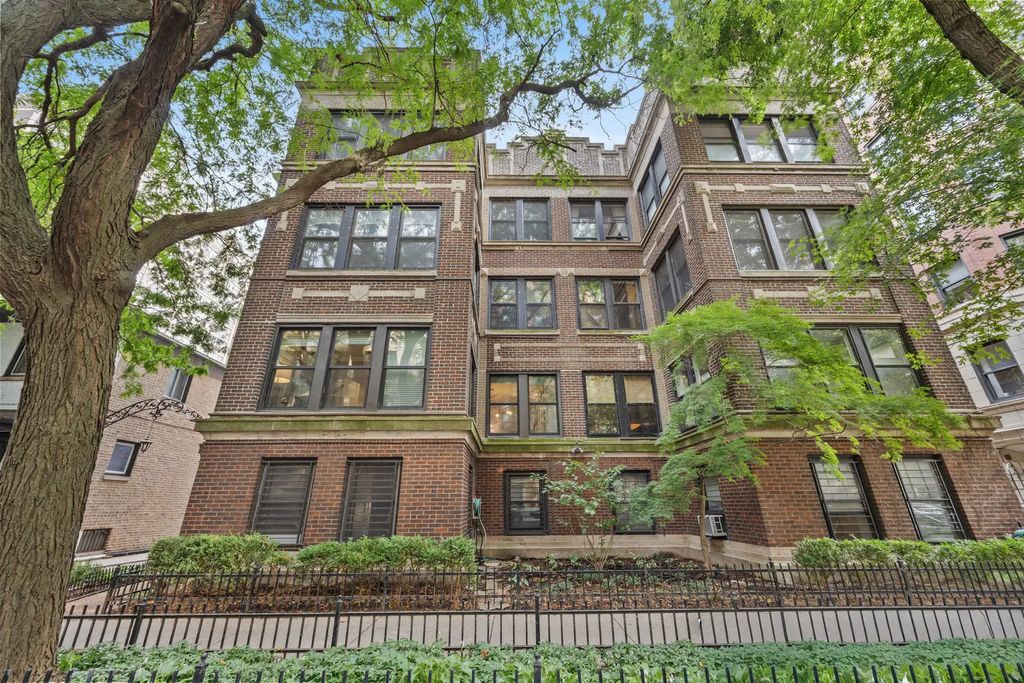 425 W Briar Place 1e, Chicago