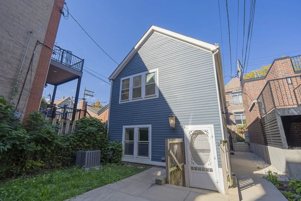 1902 W Cortland Street Ch, Chicago