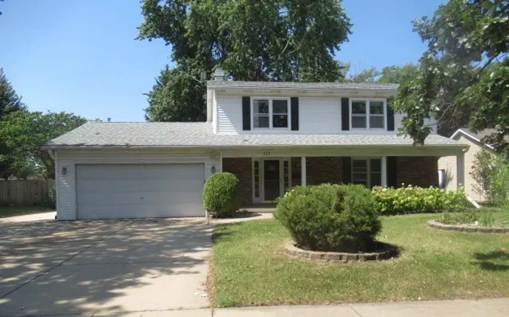 323 Berwick Drive, Aurora