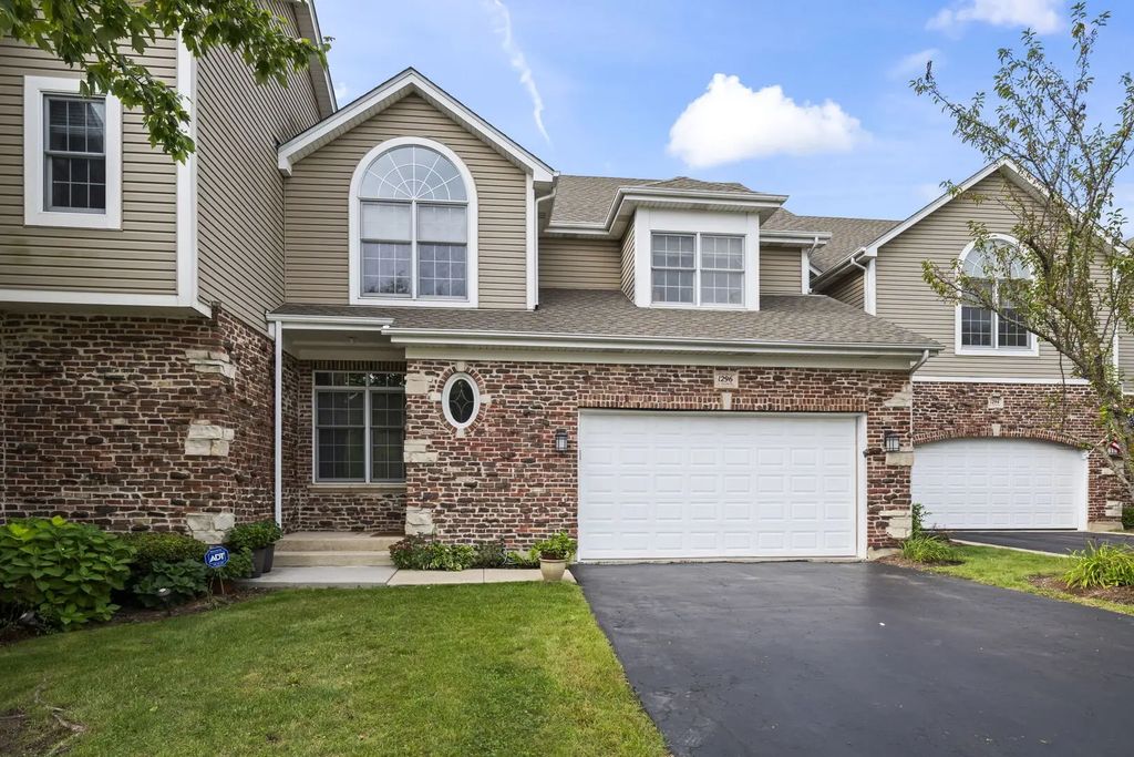 1296 S Falcon Drive, Palatine