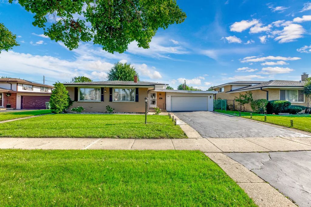 7851 W Church Street W, Morton Grove