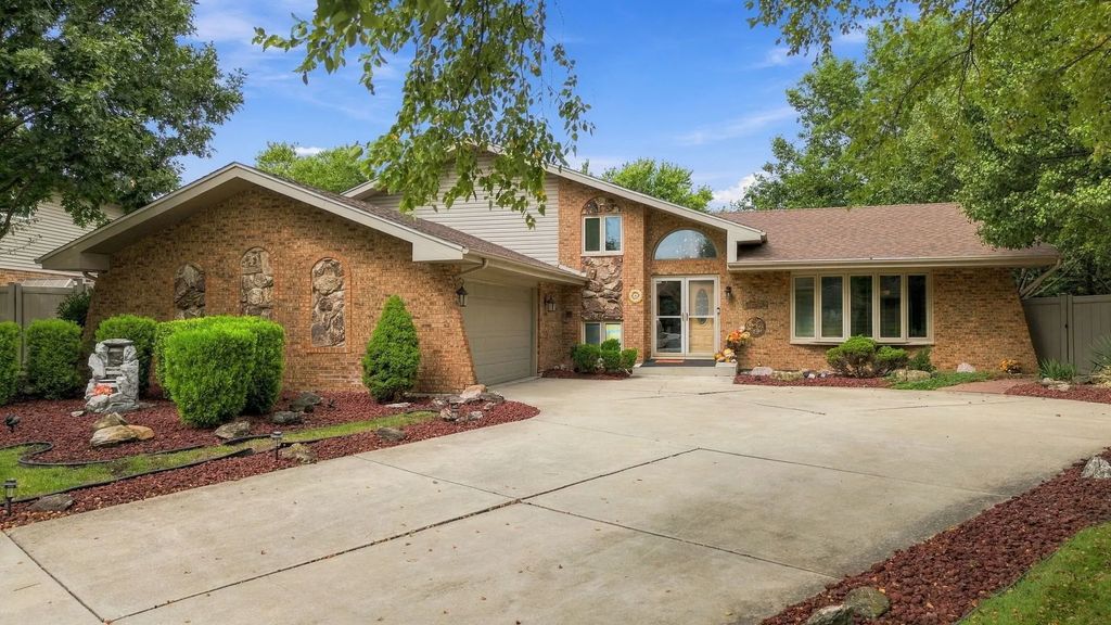 8040 Chippewa Trail, Tinley Park