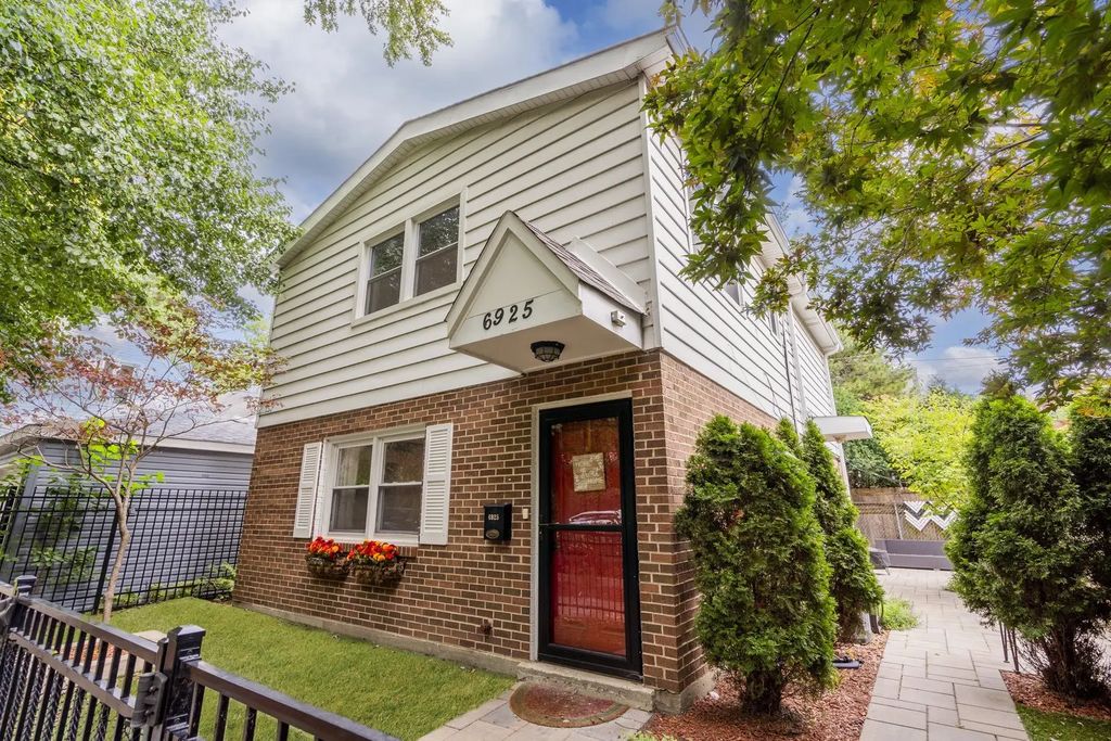 6925 N Ravenswood Avenue, Chicago