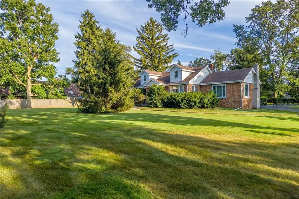 16w233 63rd Street, Willowbrook