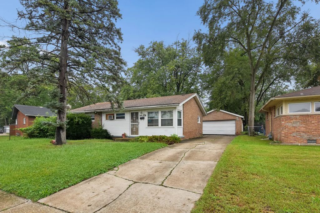 16028 Richmond Avenue, Markham