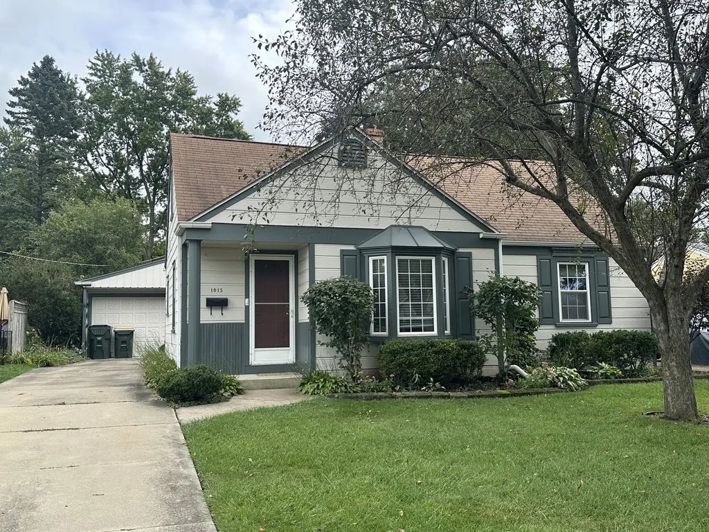 1015 N Fernandez Avenue, Arlington Heights