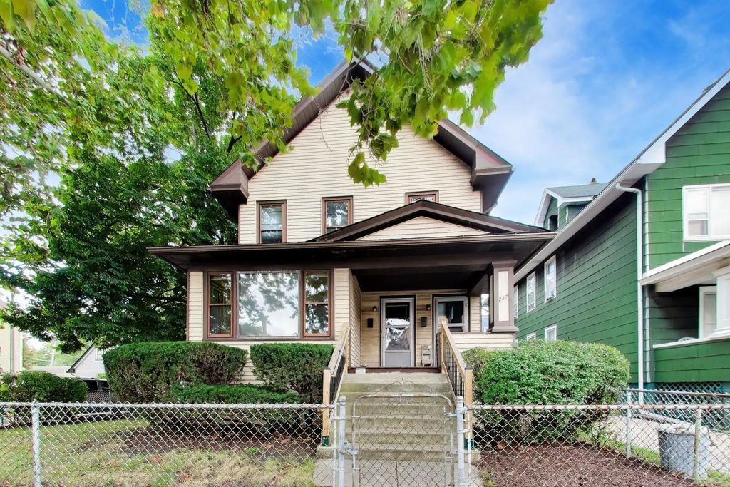 227 Circle Avenue, Forest Park