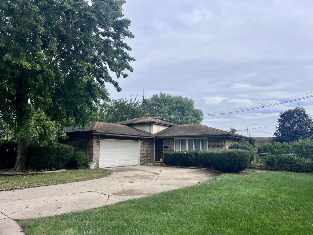15035 Naughton Drive, South Holland