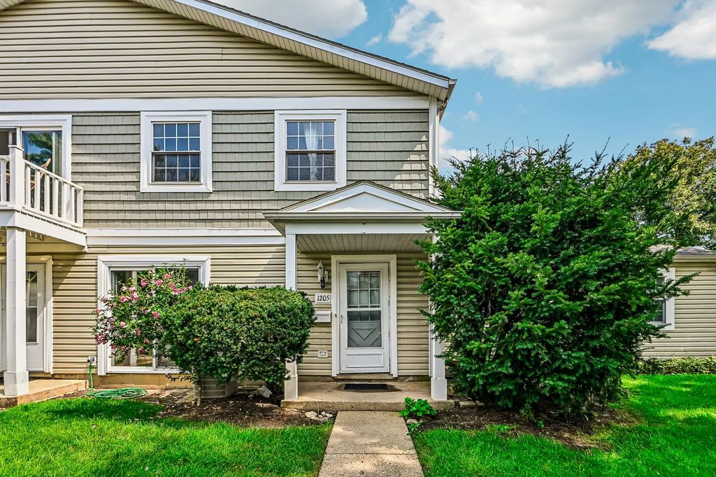 1205 Quincy Court, Wheeling