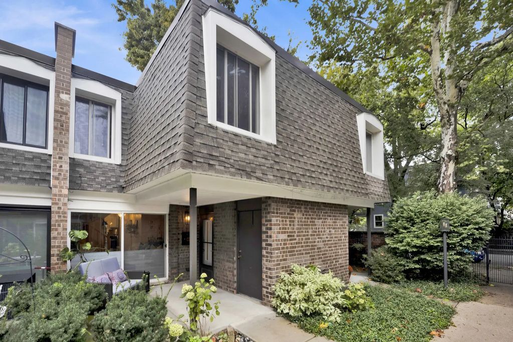 1635 W Belle Plaine Avenue, Chicago