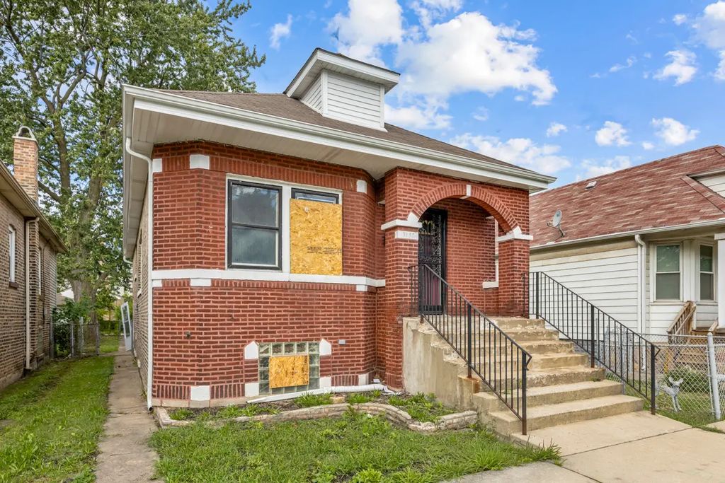 9132 S Blackstone Avenue, Chicago