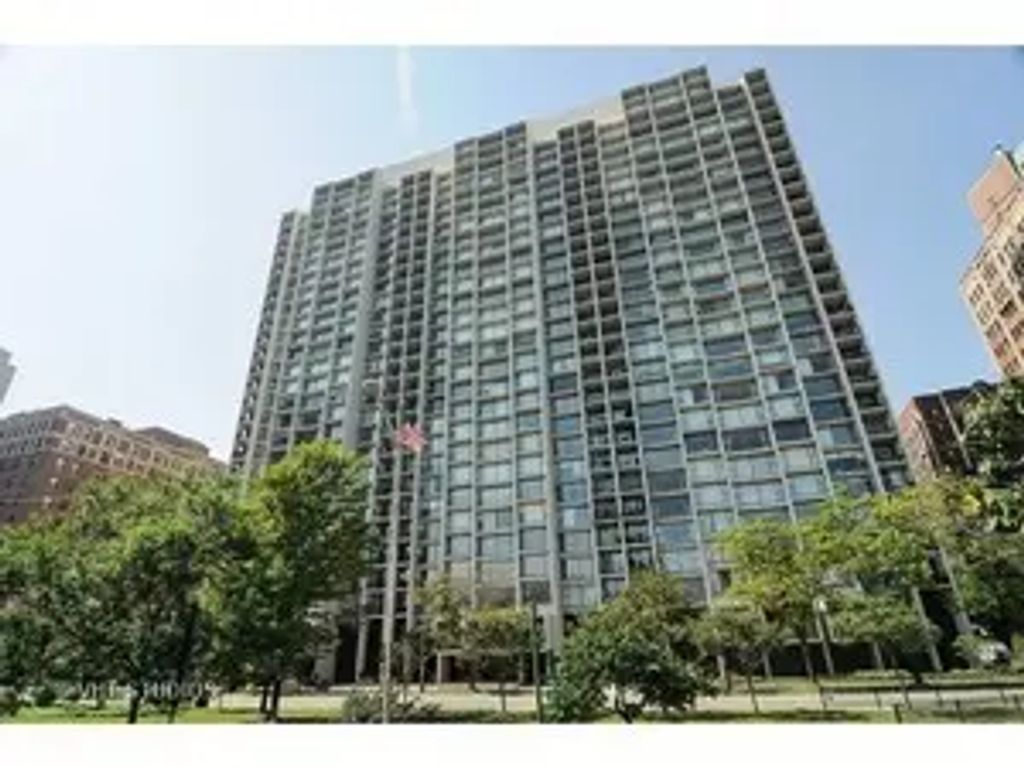 3200 N Lake Shore Drive 410, Chicago