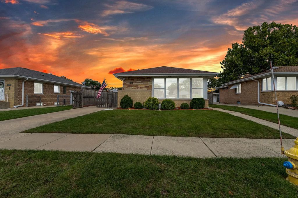 7316 W Greenleaf Street, Niles
