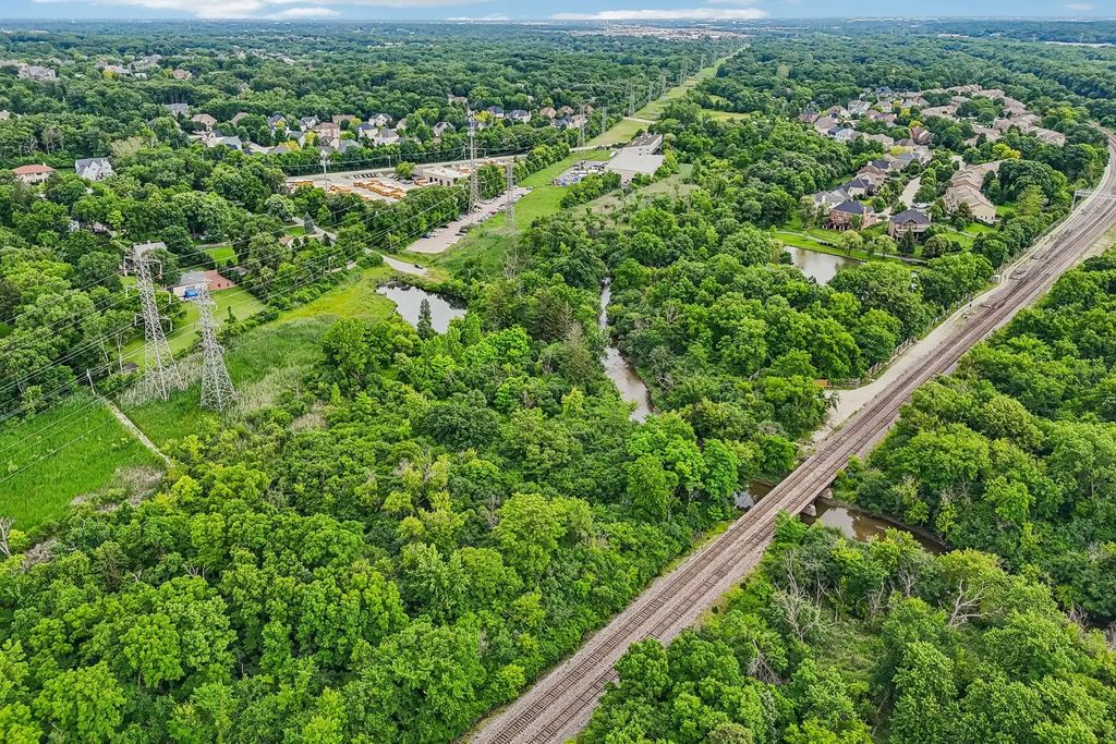 10s540 County Line Road, Willowbrook
