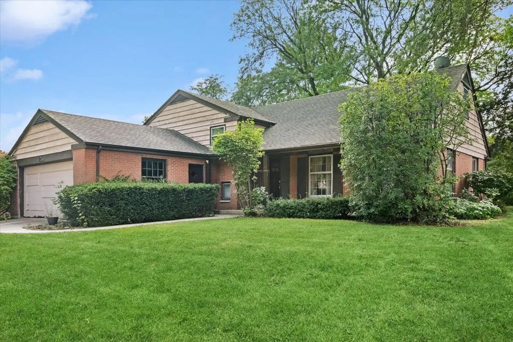 211 W Pickwick Road, Arlington Heights