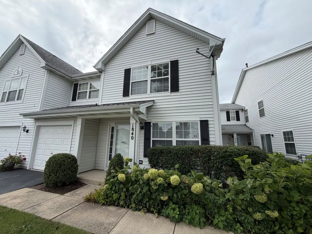 1840 Oslo Court, Mundelein