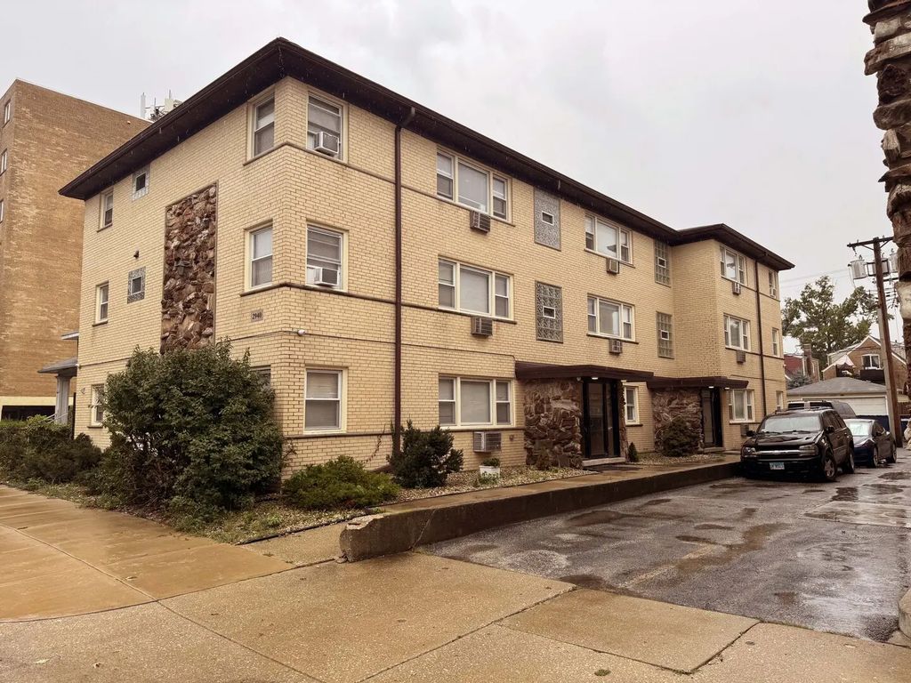 2940 N Harlem Avenue 6, Elmwood Park