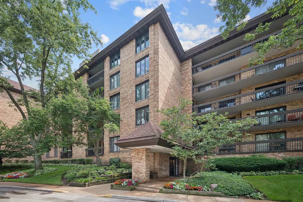 1671 Mission Hills Road 404, Northbrook