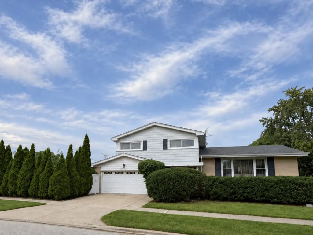 9222 Merrill Avenue, Morton Grove