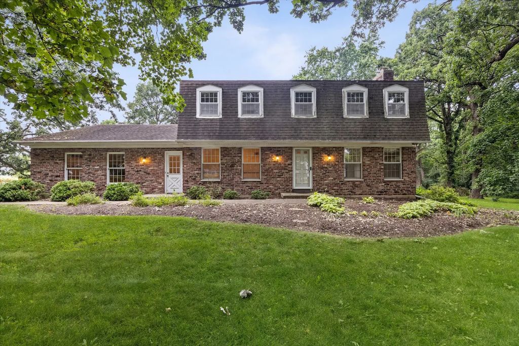 2s730 White Oak Lane, Batavia