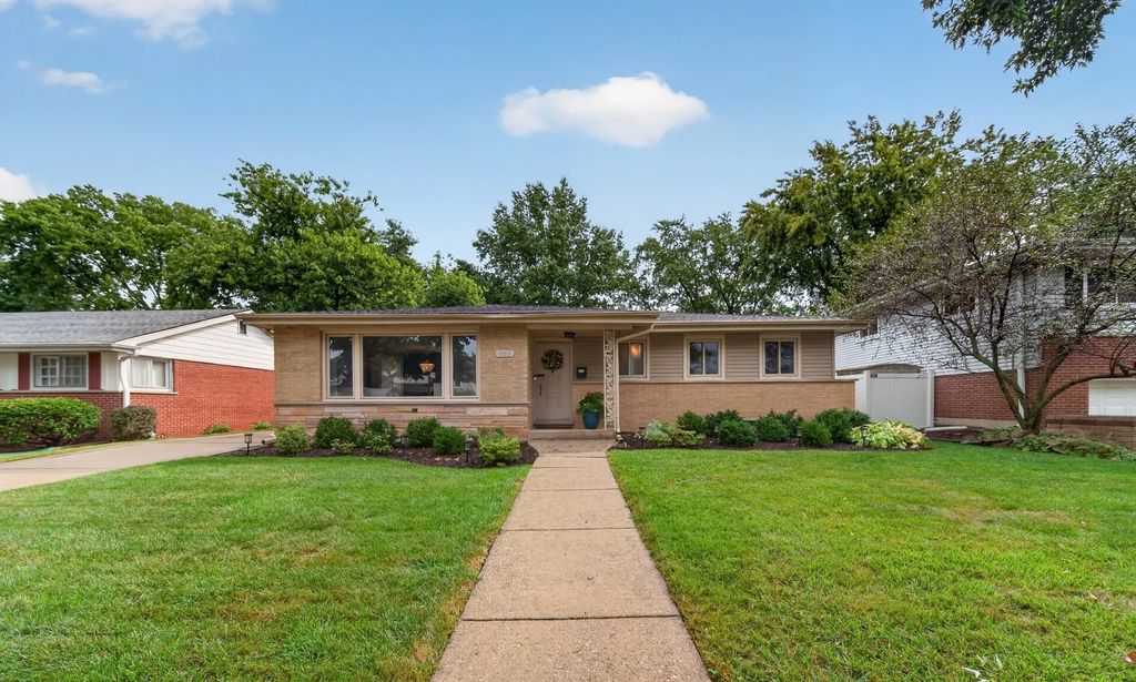 863 S Cedar Avenue, Elmhurst