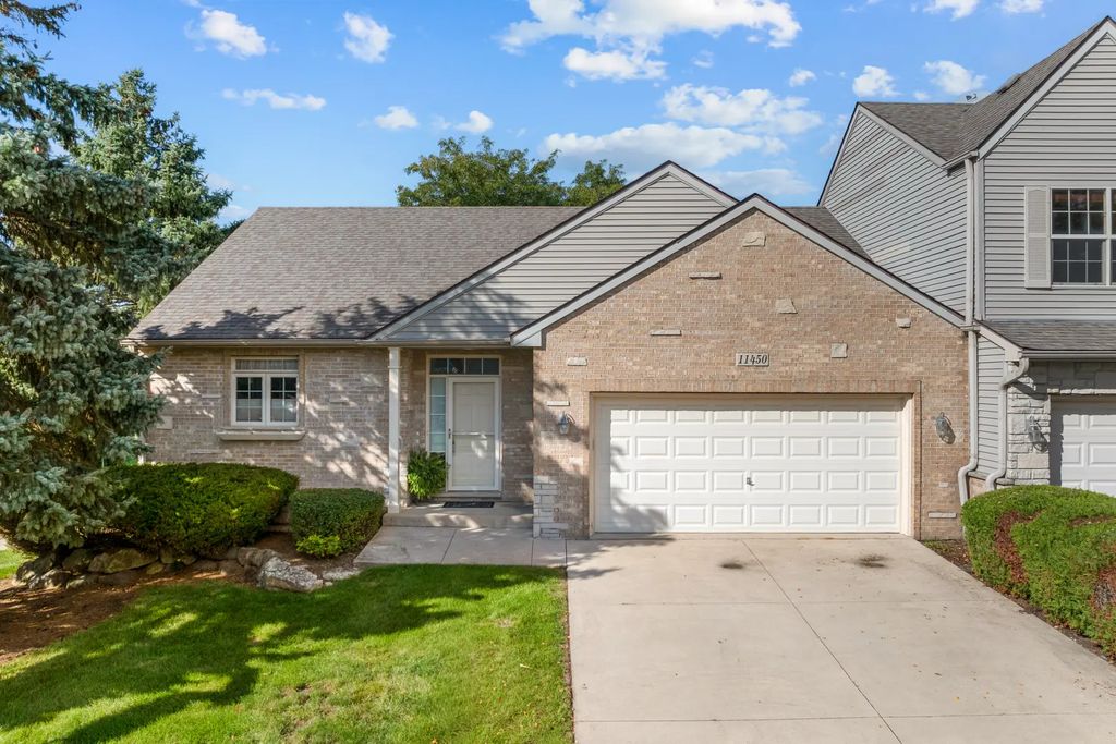 11450 Russell Drive, Huntley