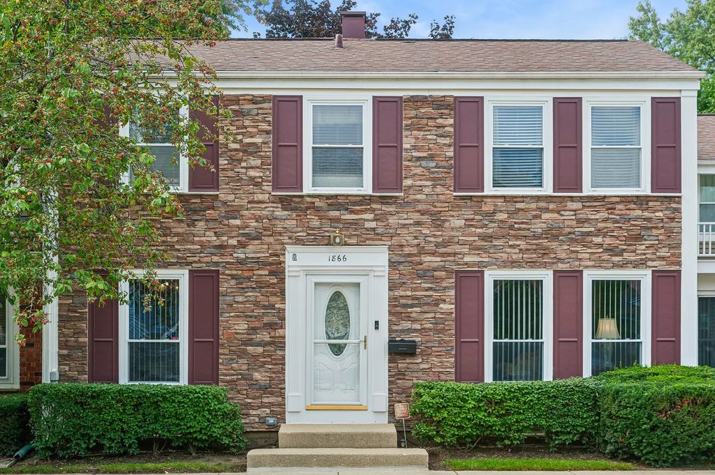 1866 Wellington Place, Hoffman Estates