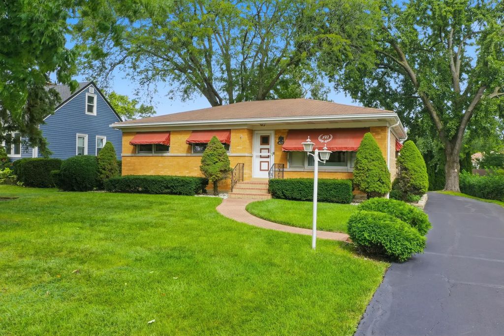 422 W Larkdale Lane W, Mount Prospect