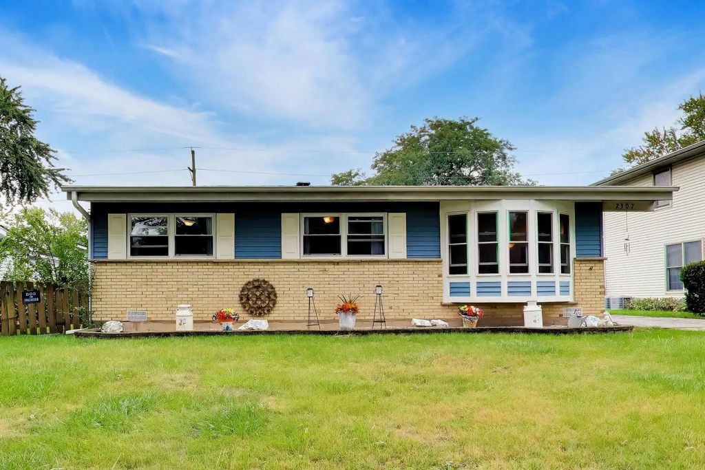 2307 Fulle Street, Rolling Meadows