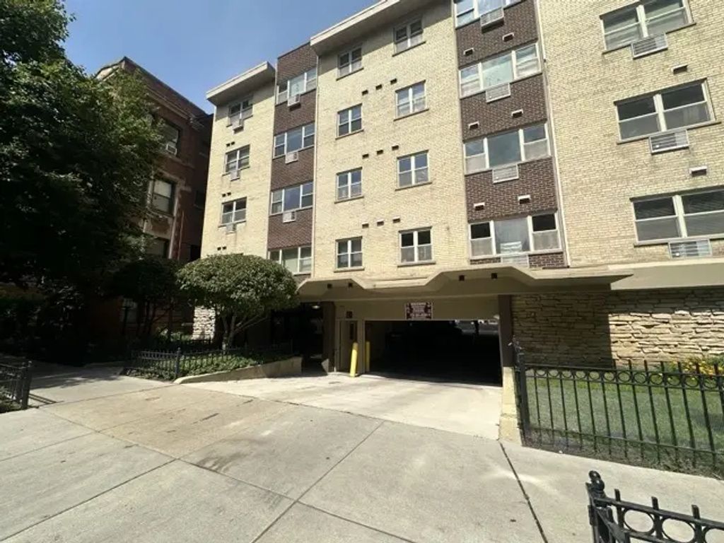 420 W Aldine Avenue 228, Chicago