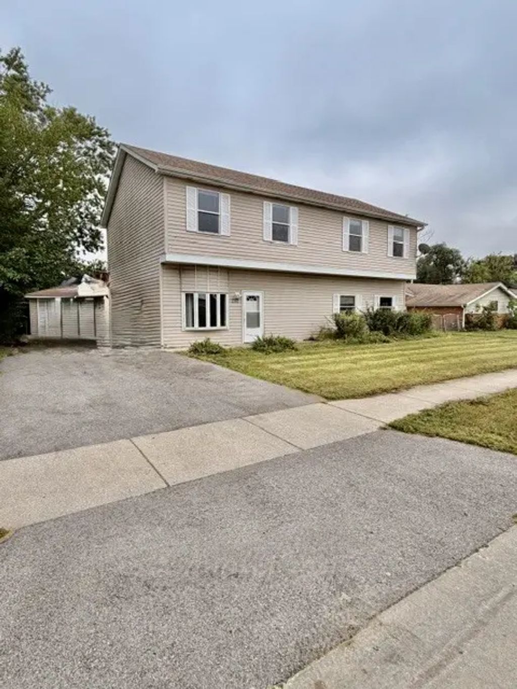 212 Harwood Drive, Bolingbrook
