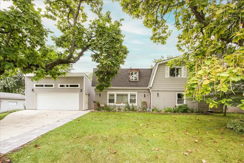 63 Fairway Road, Lake Zurich
