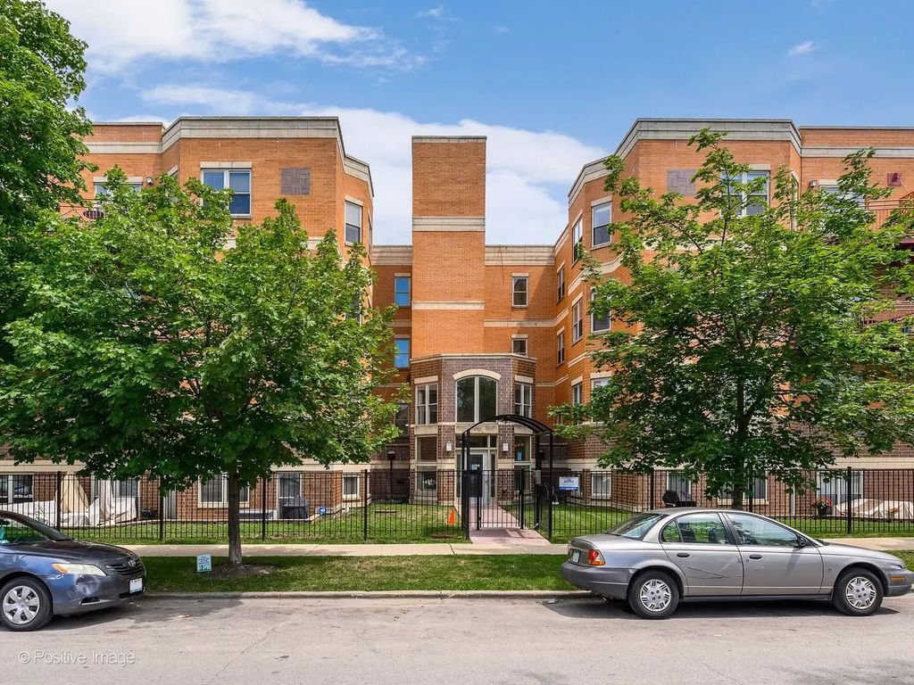6015 N Mozart Street 304, Chicago