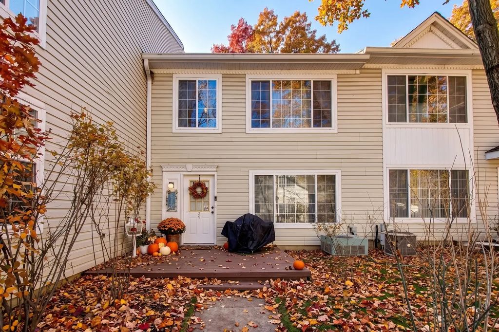 29 N Macgillis Drive 23-3, Round Lake