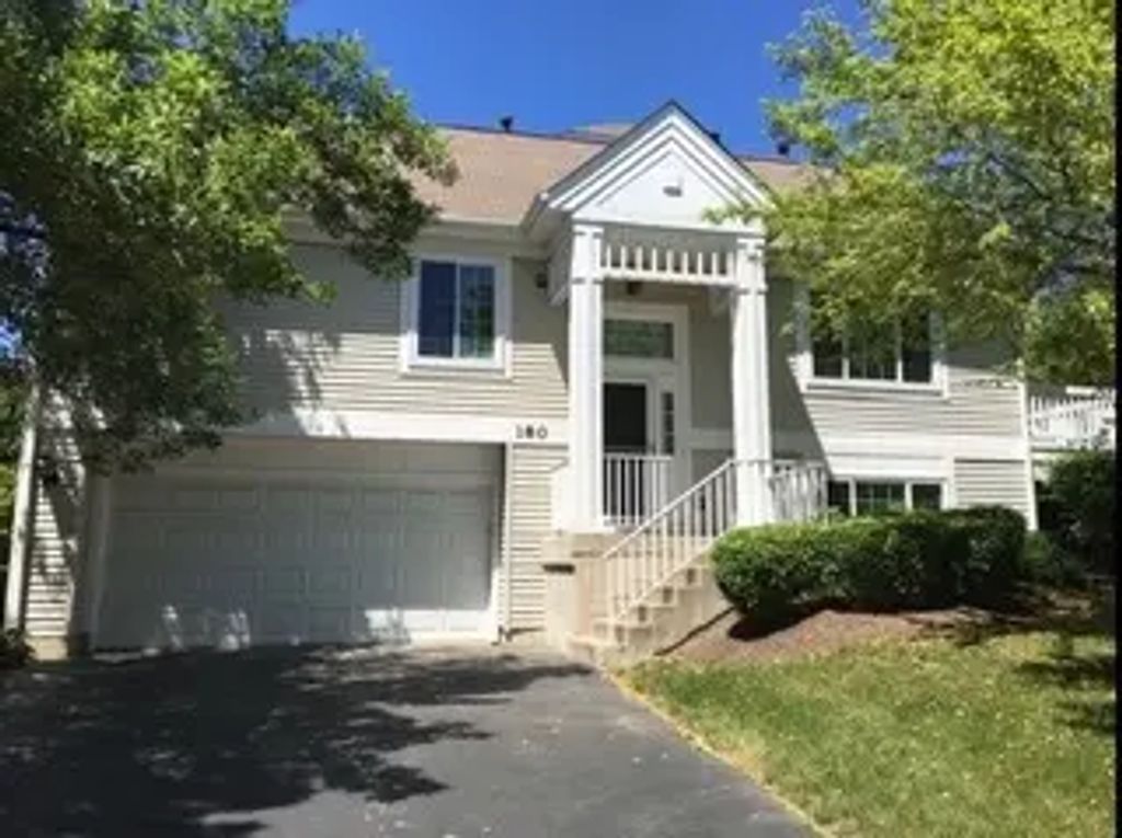 180 Lucerne Court, Wheeling