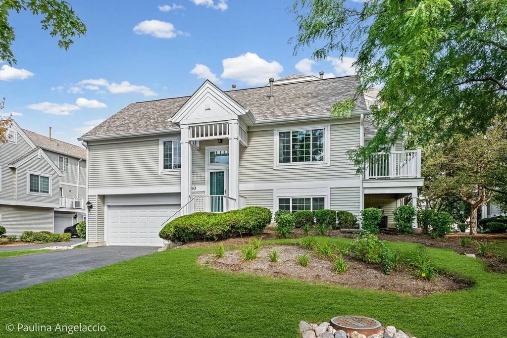 180 Lucerne Court, Wheeling