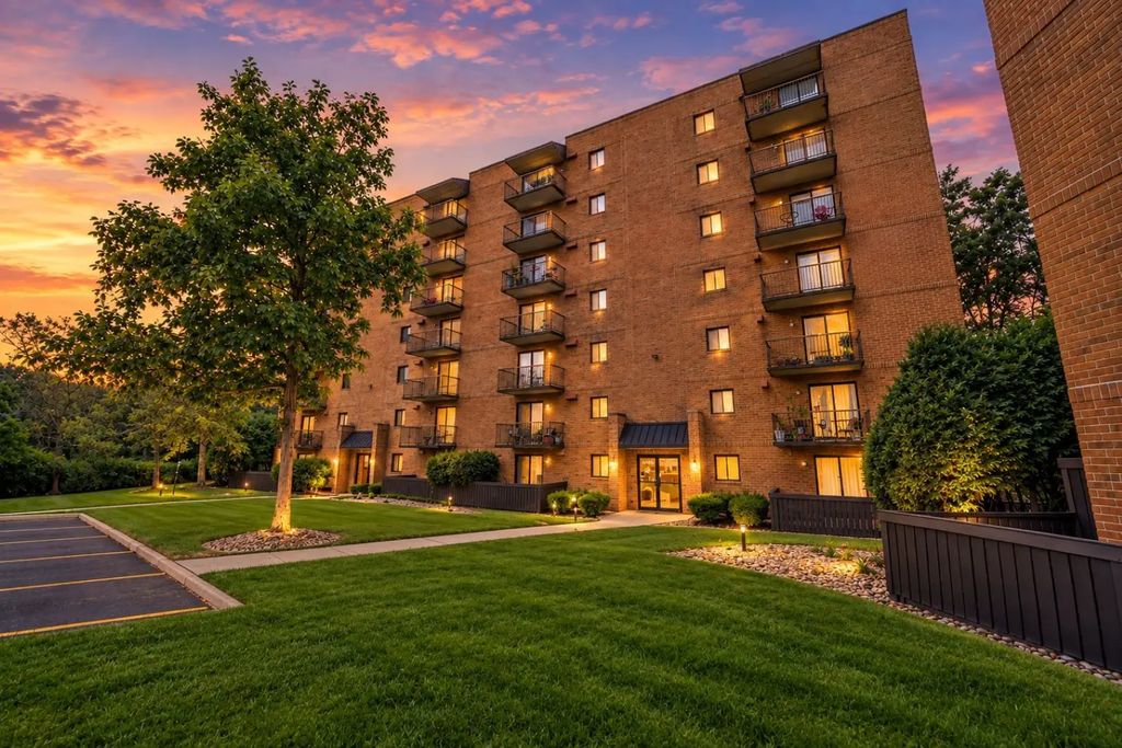 6040 Lake Bluff Drive 202, Tinley Park