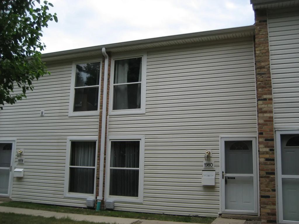1980 Huntington Boulevard, Hoffman Estates