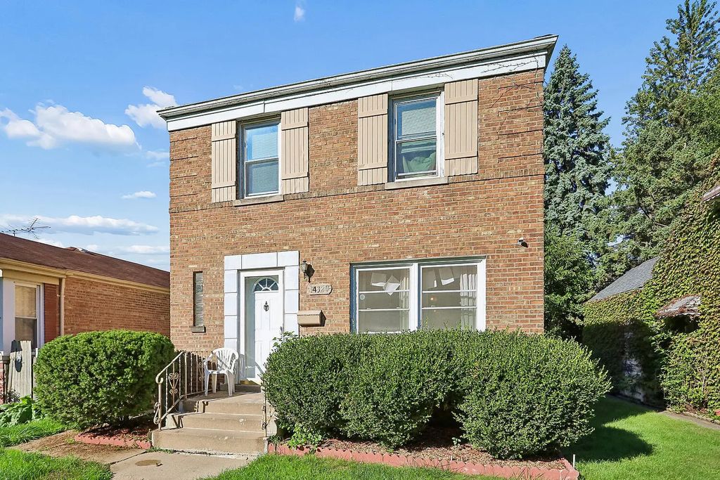 14320 S La Salle Street, Riverdale