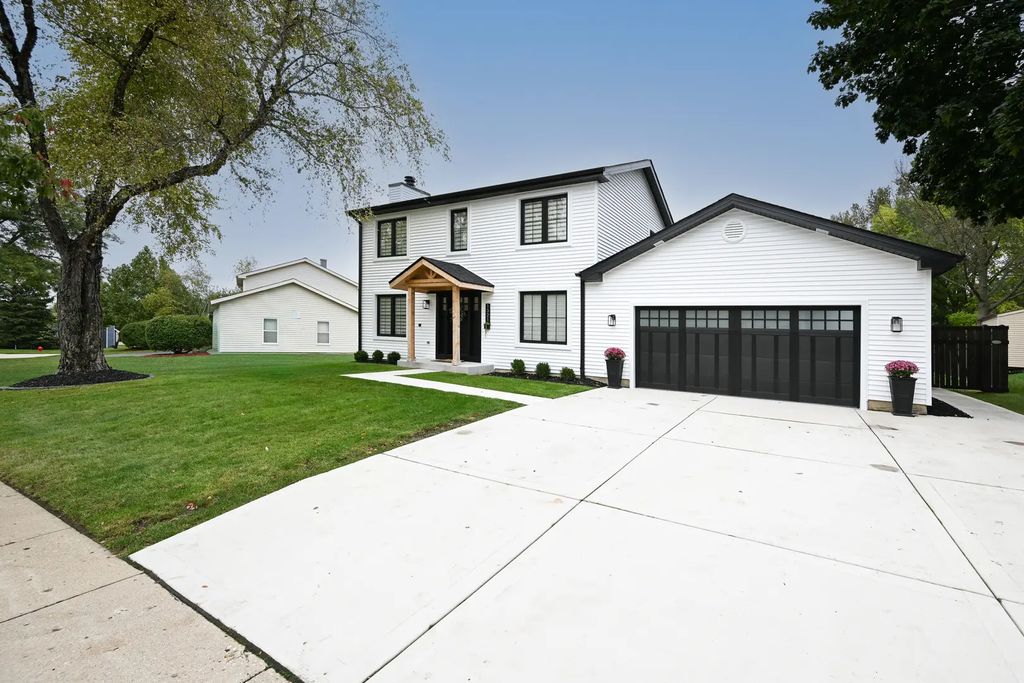1321 S Parkview Terrace, Algonquin
