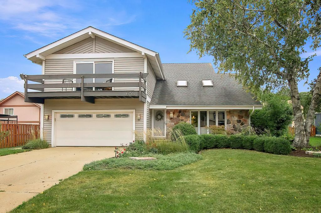 658 Monterey Drive, Crystal Lake