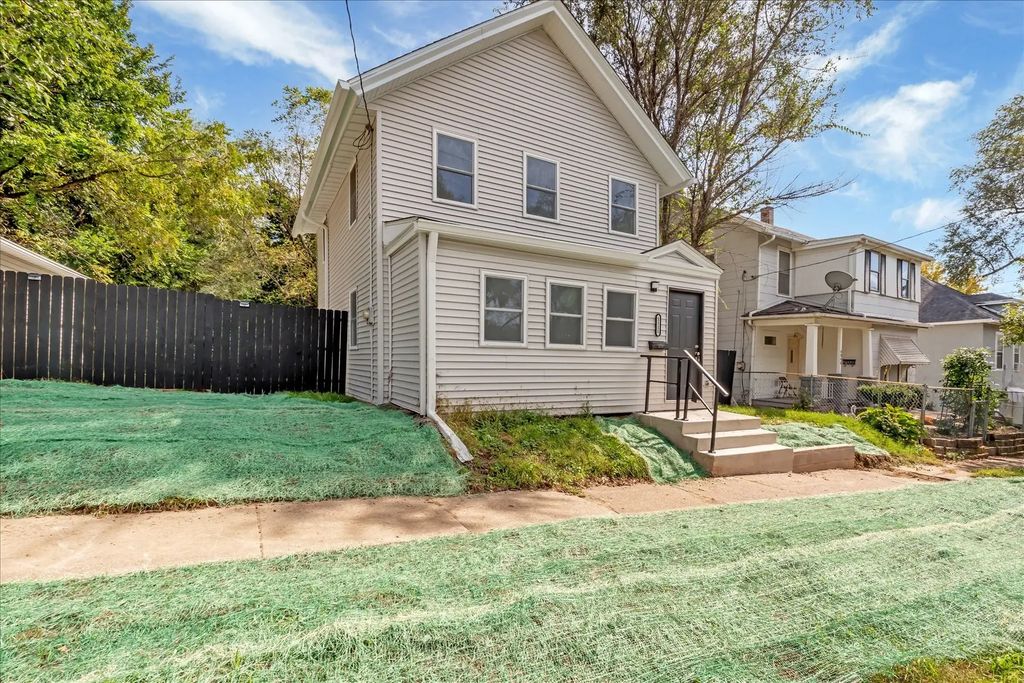 1111 Gaines Street, Davenport