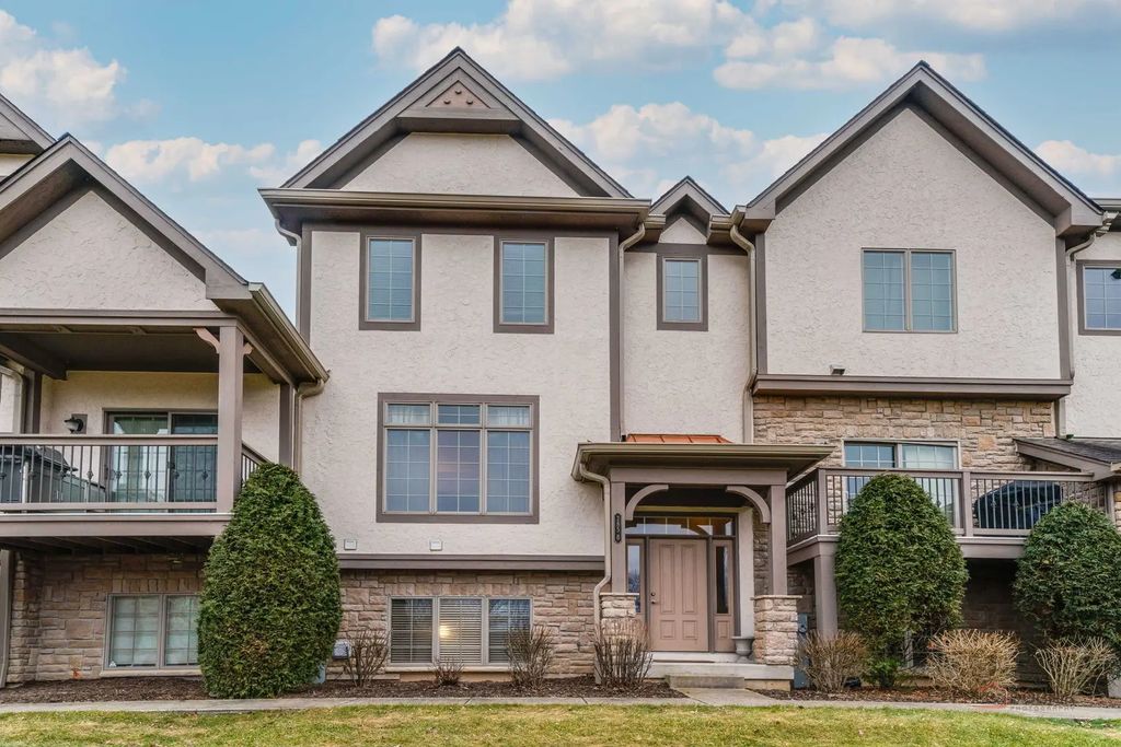 285 Regency Court Unit B Court, Wauconda