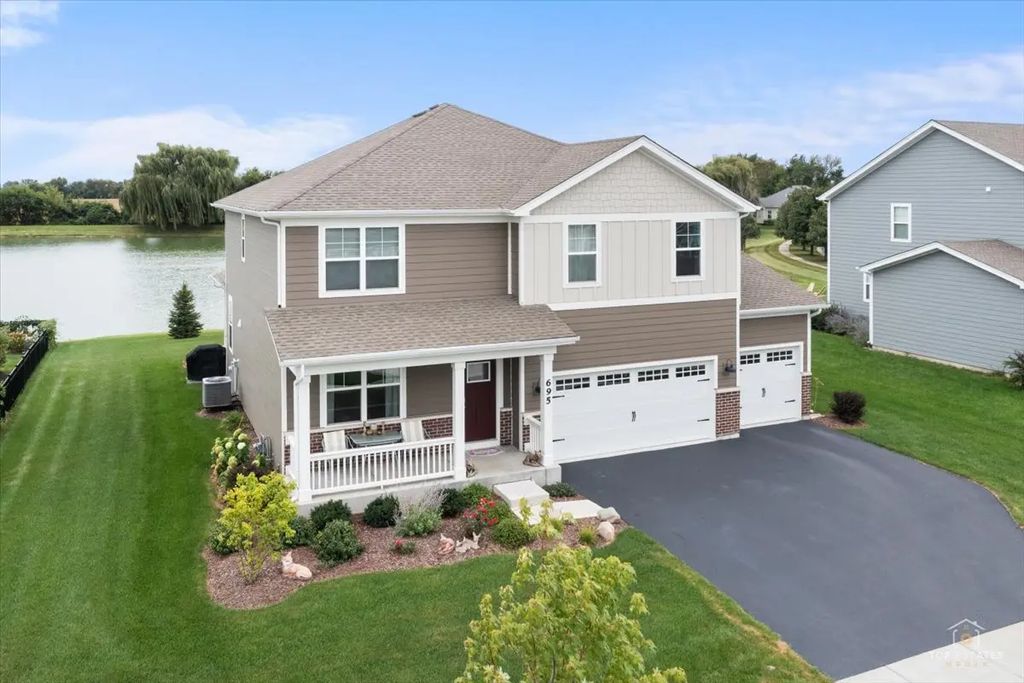 695 Kentshire Circle, Elgin