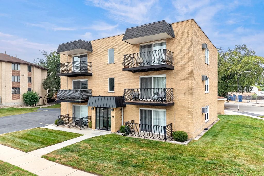 9220 S Kilbourn Avenue 3s, Oak Lawn
