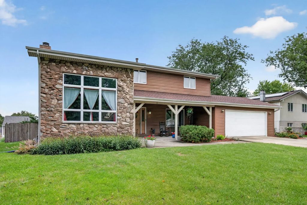 408 S Brookshore Drive, Shorewood